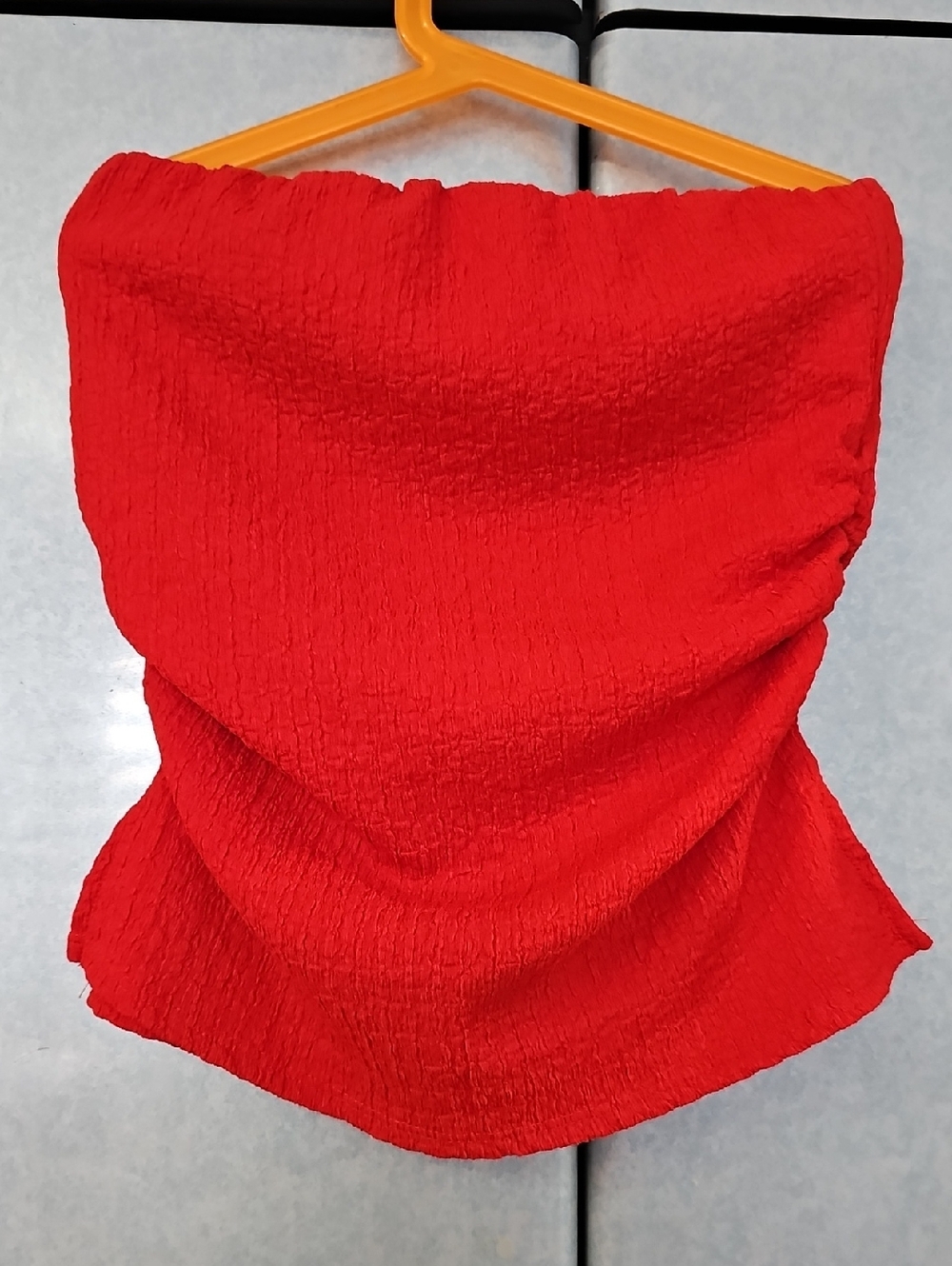 Red Strapless Textured Tube Top, S